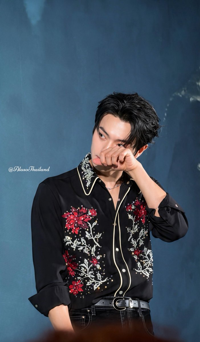 AlasoThailand's tweet photo. ผมนี่มีความสุขจนล้นอก 💜🧡🥹

#iQIYIStarship爱奇艺星舰计划
#iQIYIStarshipSpringoftheBlade
#สวีข่าย #XuKai
#XuKaiShenRunYanRui https://t.co/wFw57RZEPm