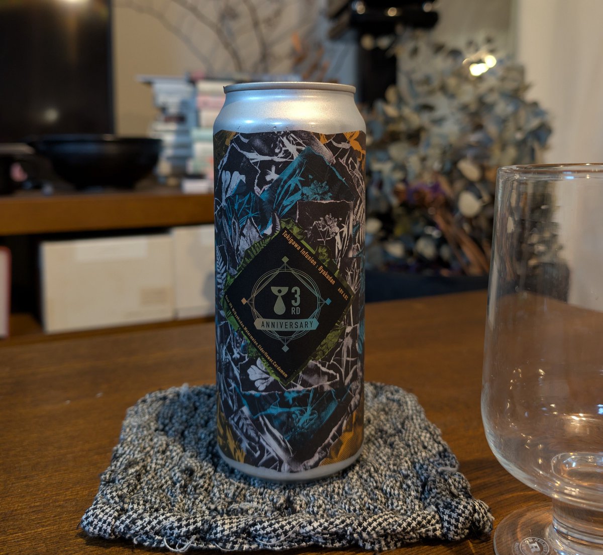 wub210's tweet photo. Teenage Brewing Tokigawa Infusion

3周年記念コラボビールらしい、
トップノートも余韻も白檀、余韻ちょっと線香ぽさ、
爽やかな酸味と見通しのよいグラデーションな香り、妻氏もワインみたいで楽しい、とのこと。
リピートしたい。 https://t.co/CdOqA755si