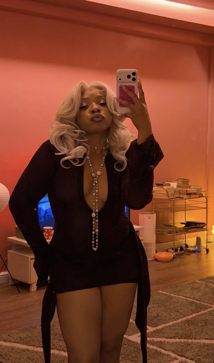 grands0n_2's tweet photo. She’s hot🔥🥰 @faveszn https://t.co/d9L3Yn3zy4