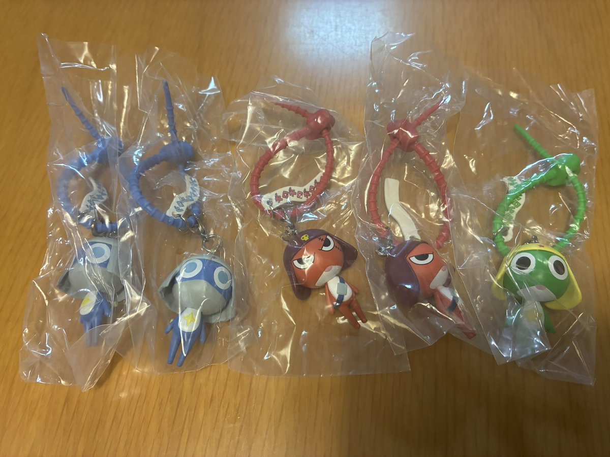 llllleBEBULE's tweet photo. ［交換］ケロロ軍曹 カラフルマルチチャーム

［譲］ケロロ ギロロ ドロロ

［求］クルル

・郵送（仙台駅手渡しも可）

検索からもお気軽にお声がけください。 https://t.co/49gdIsURBK