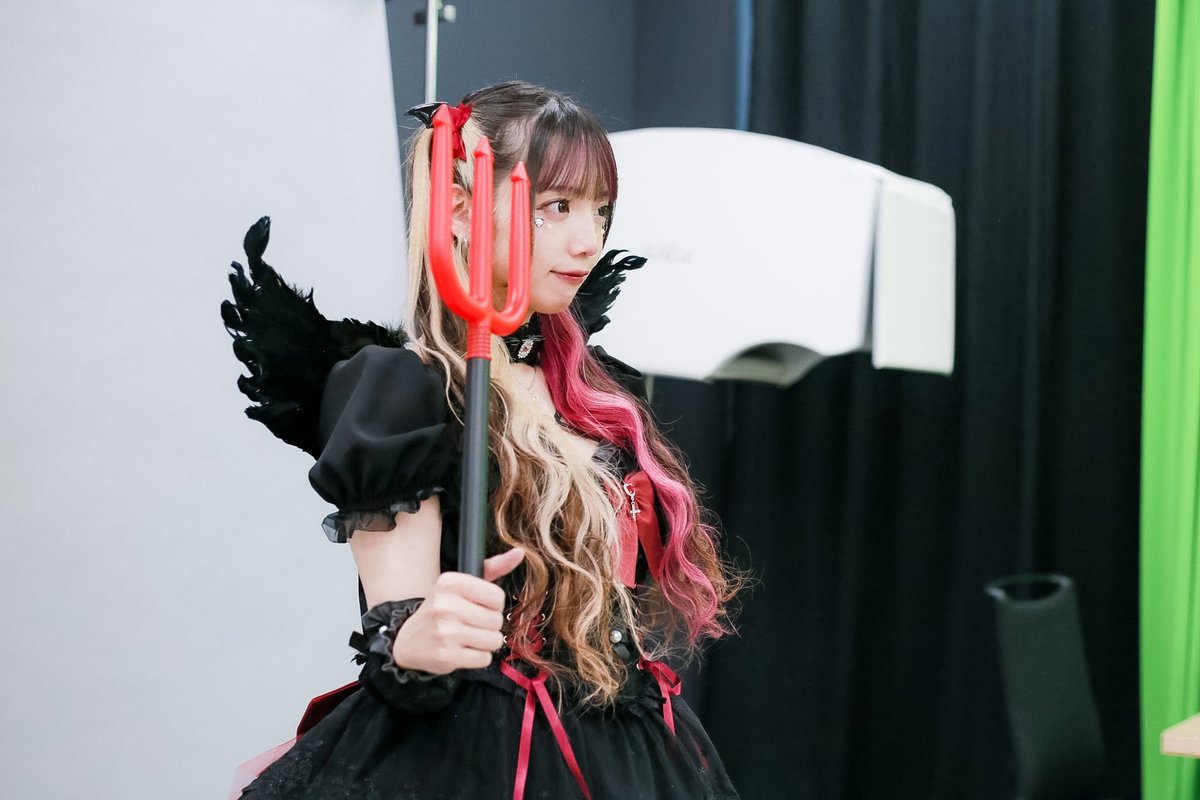 bom2tv's tweet photo. ꒰ঌ👼🤍🖤😈໒꒱

#ボンボンTV × #アニメイト 
コラボグッズは9/27(日)まで予約受付中🎈🫧

対象グッズを予約すると
抽選サイン会に応募できるシリアルコード
がゲットできるよ🎁

 ݁˖𖥔 ..予約・詳細..𖥔 ݁ ˖
↪︎ https://t.co/VmAvs37WUX

グッズ撮影時のオフショットを公開📸 https://t.co/zxk9MFUmOF