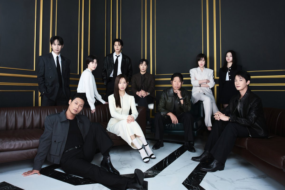 hivemediacorp's tweet photo. 대한민국 대표 배우들이 한자리에✨
한 프레임에 담긴 압도적 존재감!

<암살자(들)>의 독보적 캐스팅 라인업!
눈부신 아우라를 담은 글램슛 공개📸

#암살자들 9월 23일 극장에서 확인하세요🍂
🔗 프로필 링크에서 예매하기

#9월23일극장개봉 #유해진 #박해일 #이민호 https://t.co/Y2qIT0u2in