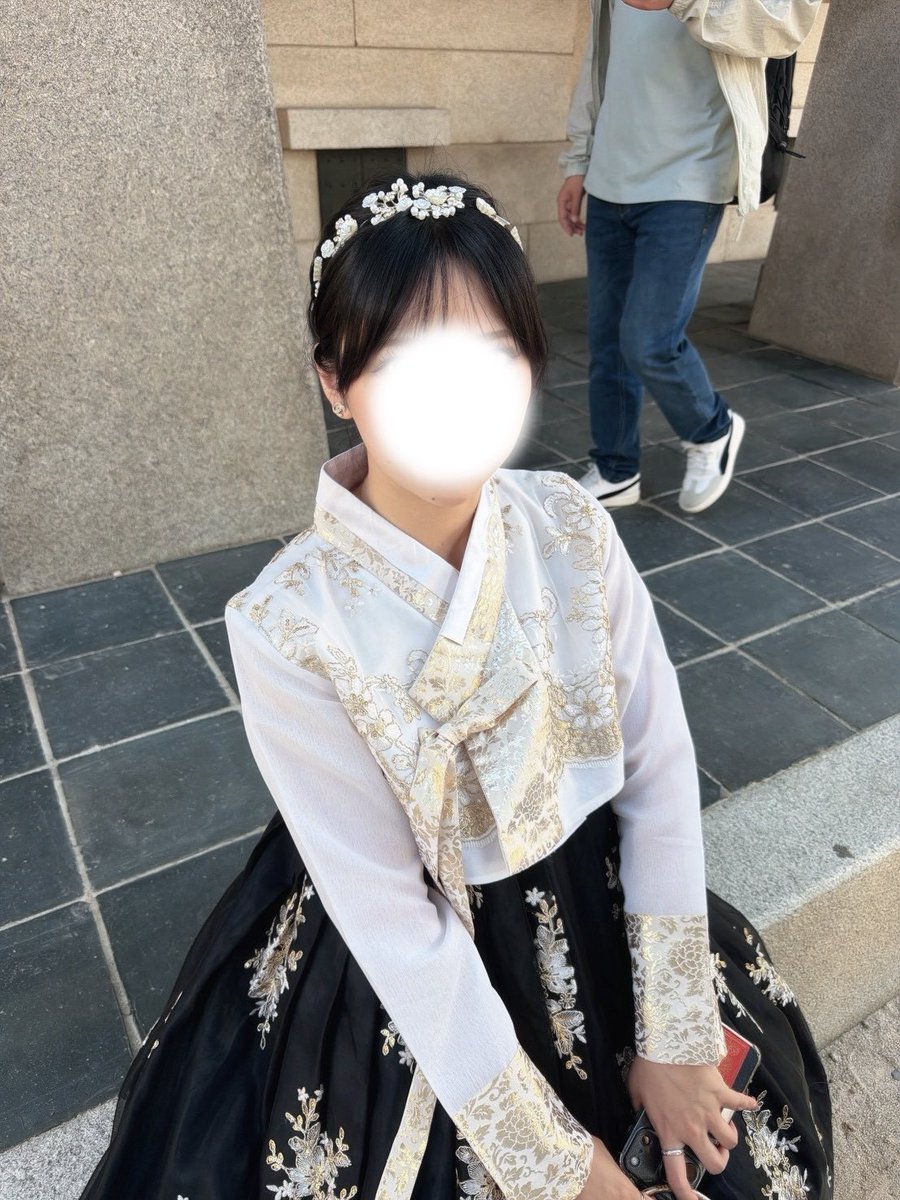 o5mmo7's tweet photo. 前回の渡韓🇰🇷の時、ママが初韓国でチマチョゴリ着たいというので京福宮でちょー観光客してきた🤭 https://t.co/OYsZzfk1qD
