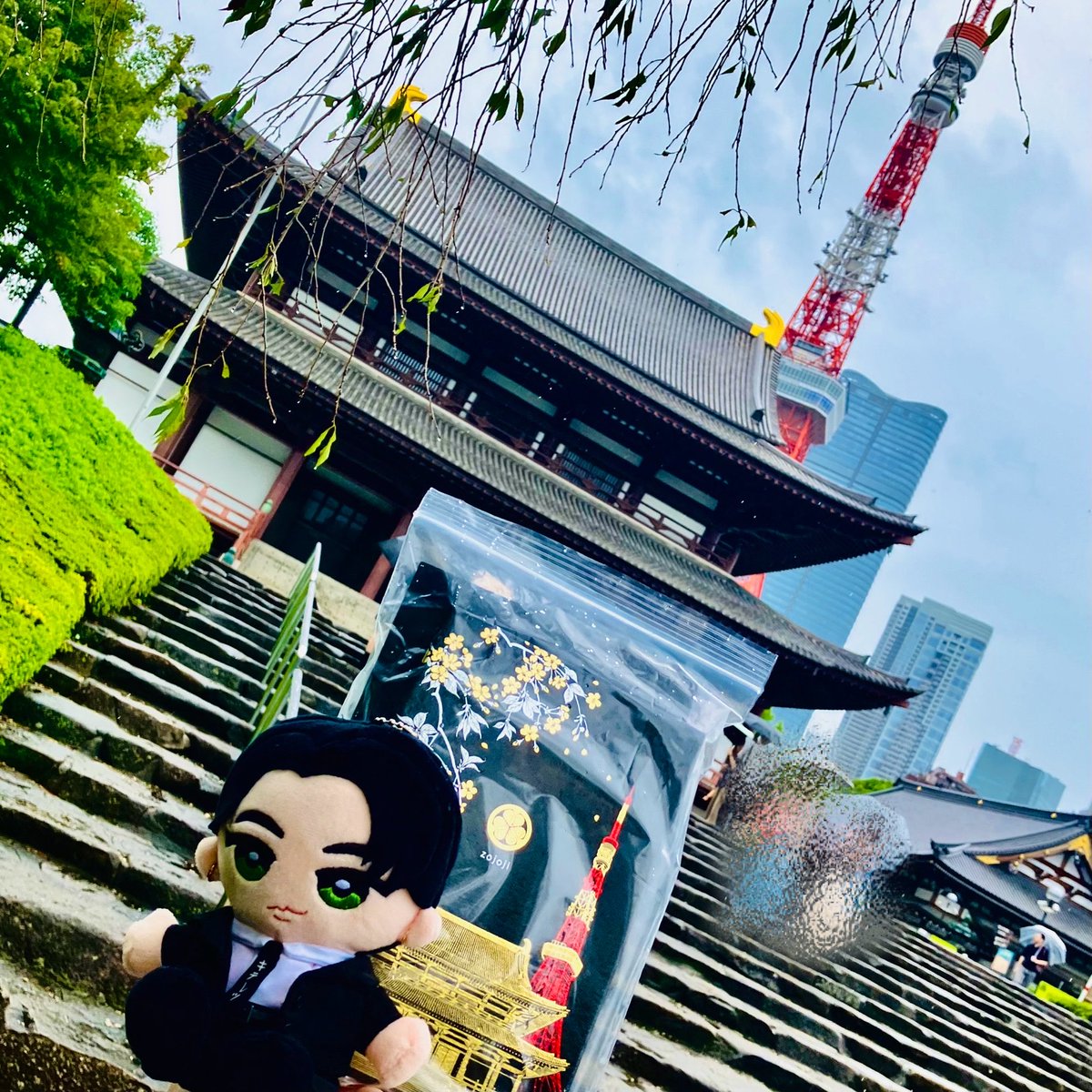 kaerudj's tweet photo. デビュー発表ゆかりの増上寺へ。大雨&amp;傘&amp;ひとりだったからこんな斜めった写真しか撮れなくて、、次回リベンジを誓う💪でもお誕生日の日付が入った御朱印をいただけて𝑺𝒐 𝑯𝒂𝒑𝒑𝒚🫰
#猪狩蒼弥誕生祭2026 https://t.co/gaQT3Txf3M