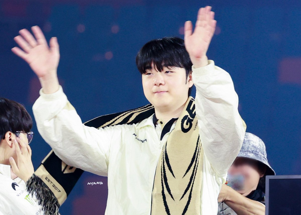 nyang_nyangngng's tweet photo. 우리곰🐻‍❄️

260913 lck 결승
#canyon #캐니언 https://t.co/dyLkbu7geB
