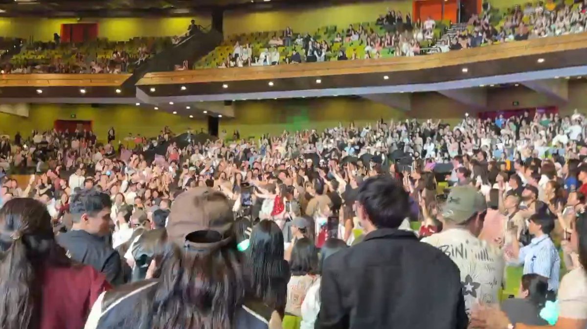 aomsdbr's tweet photo. LOOK: Crowd inside Melbourne Convention and Exhibition Centre for BINI's Inaugural Concert in Australia.

📸 @/colaiahco

MELBOURNE GOT BINI SIGNALS

#BINI_SIGNALS_MELBOURNE
#BINI_SIGNALS_WORLDTOUR_2026
#BINI https://t.co/OxW49oZEZf