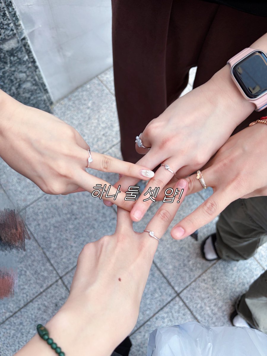 HaQo_o's tweet photo. 드디어 집들이 D-day🏠❤️
꽁주들과 모이면 꺄루루 꺄루루 
웃음이 끊이지 않음.. 
오늘도 잼컨 성공 얏-따😋✌🏻
쇼케에서 만나자🎤🎵🎶 https://t.co/HR7vvFcObN