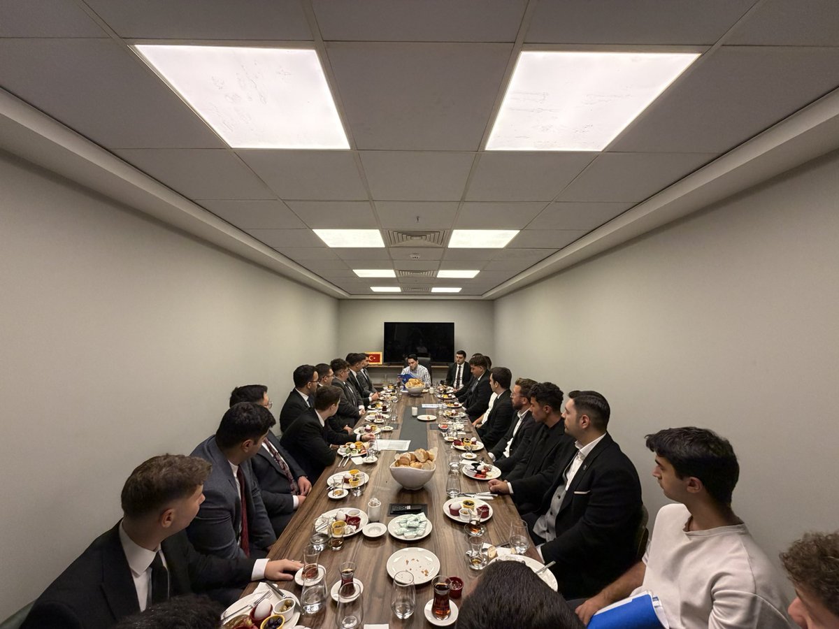 burakkilictc's tweet photo. Üniversite başkanlarımızla pazar kahvaltısında bir araya gelerek, Terörsüz Türkiye hedefi üzerine değerlendirmelerde bulunduk; yeni başlayan eğitim-öğretim yılına ilişkin çalışmalarımızı ve yol haritamızı planladık.

Türk gençliğinin fikren güçlü, akademik olarak başarılı ve millî şuur sahibi yetişmesi için üniversitelerimizde çalışmalarımızı kararlılıkla sürdüreceğiz.

Başbuğumuz Alparslan Türkeş’in fermanıdır:

Fakülteler bizimdir! 🇹🇷🐺