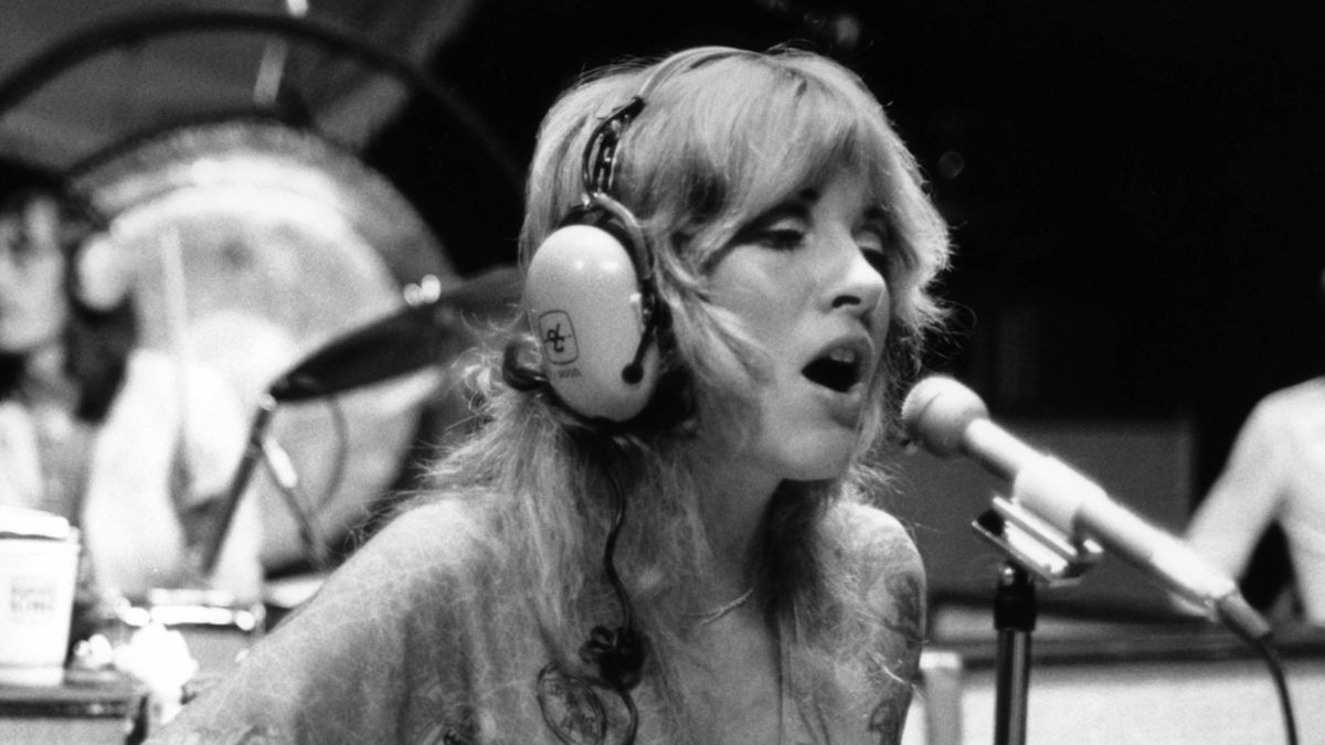 ParadeMagazine's tweet photo. 1979 Stevie Nicks Song, Written in a Single Night, Took 34 Years to Explain

Read more: https://t.co/bYIAe7LQTq https://t.co/p4il72eDJD