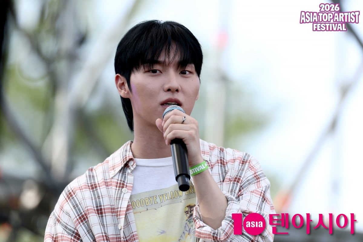 spicynookie's tweet photo. during his talk session at the 2026 asia top artist festival (ata festival), choi hyunwook was asked who he would like to meet if someone from the past or future could visit him through time travel. https://t.co/Wgs7XX1a7i