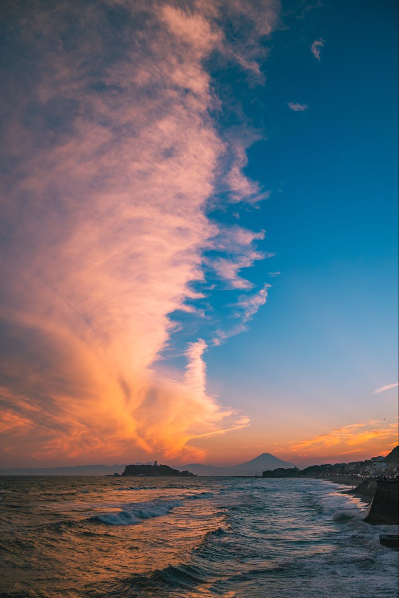 ruiruicamovi's tweet photo. 同じ場所からの夕焼け。いろんな夕焼けがあるね。 https://t.co/DR5omAFxUY