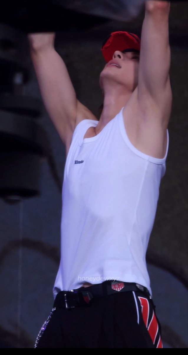 juyunism's tweet photo. ANTON SWEATY PITS AND BIG ARMS?!?! https://t.co/UvXKBXue1Y
