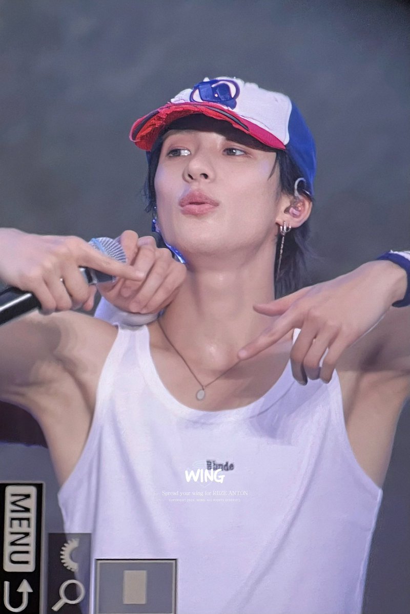 juyunism's tweet photo. ANTON SWEATY PITS AND BIG ARMS?!?! https://t.co/UvXKBXue1Y