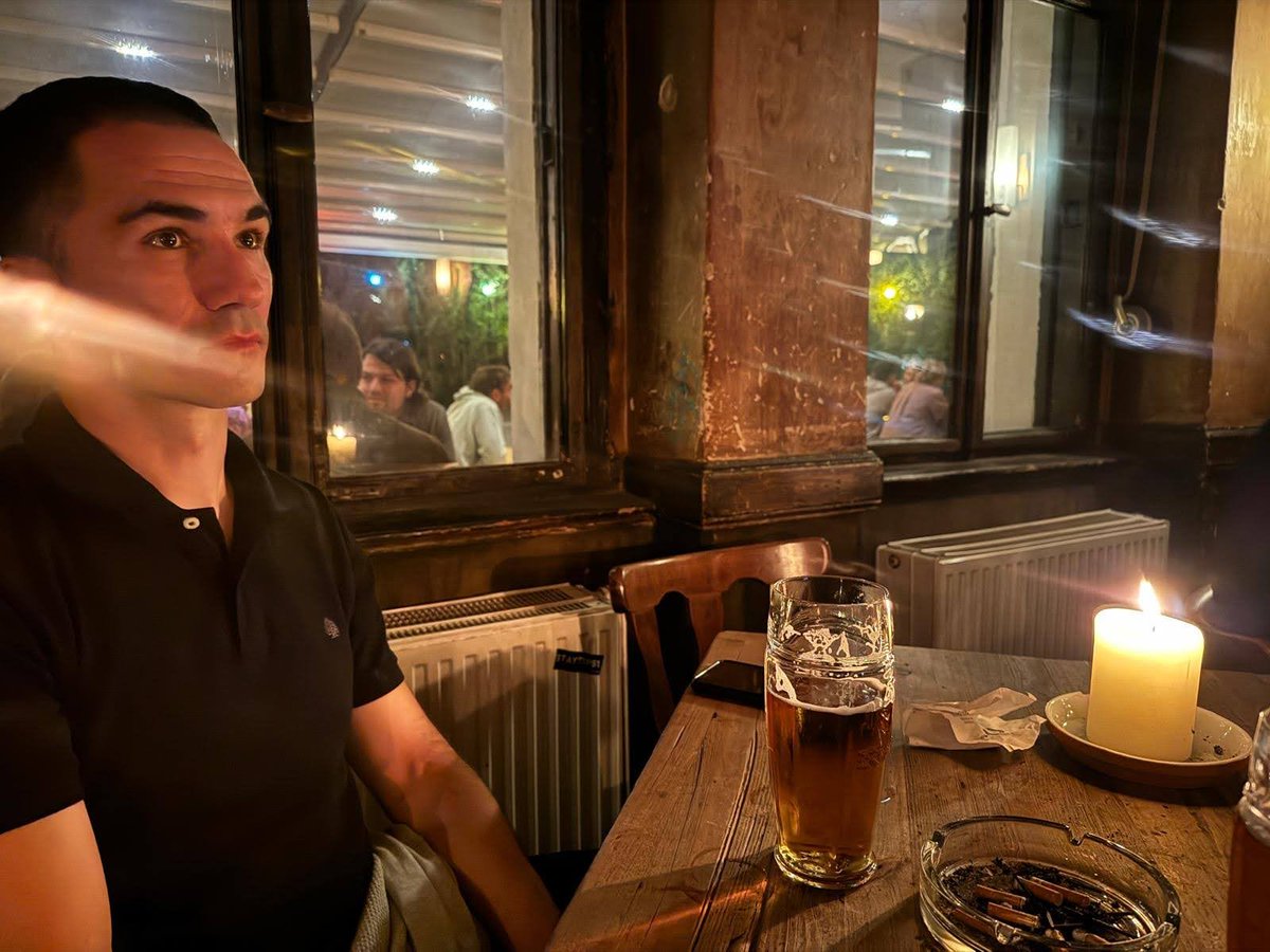 FplCafe's tweet photo. Me last night, sitting there for hours in silence, wondering why I left Gross on the bench. https://t.co/nWIFwNDZAA