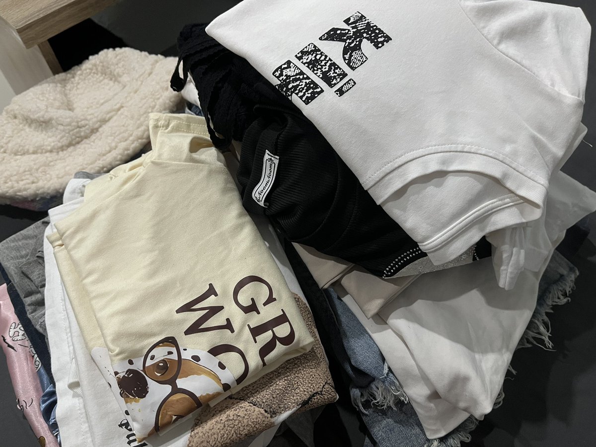 menaeieii's tweet photo. ลงเลย 20 30
เหมาส่ง50
#ส่งต่อ #ส่งต่อเสื้อผ้า #เสื้อผ้ามือสอง #เสื้อผ้ามือ2 #โล๊ะตู้เสื้อผ้า #เสื้อผ้ามือสองสภาพดี #โล๊ะตู้ #เข็มขัด #แว่น #กระเป๋า https://t.co/s9DBXjK6BG