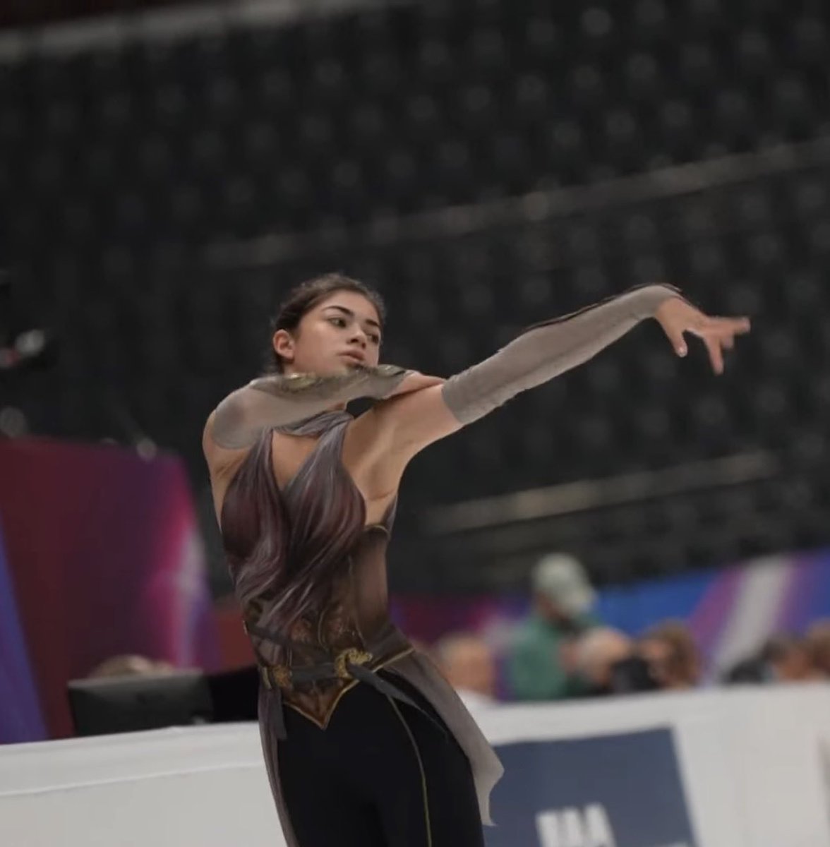figureskatinghq's tweet photo. Adeliia Petrosian’s Arya Stark “Game of Thrones” program dress reveal 🗡️ https://t.co/6amOzgz2Yr
