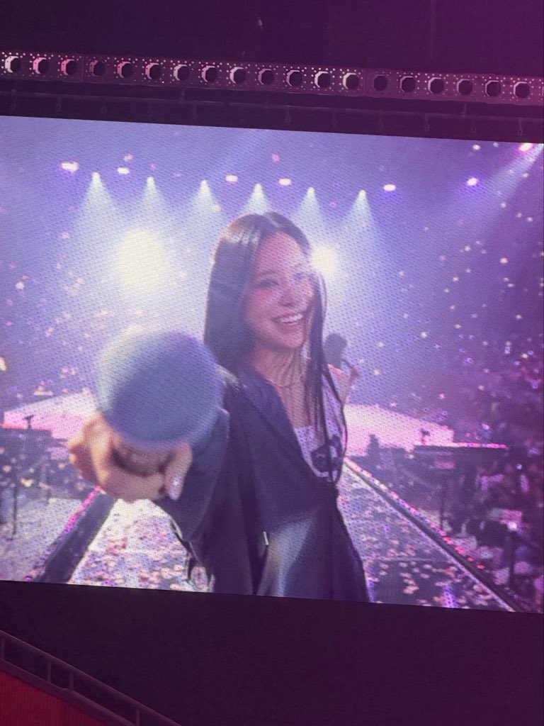 bxxgJM's tweet photo. 개웃겨 방지민 ㅠ .. 이즈나 평생할거냐고 물어봄 https://t.co/gqRRdqkUde