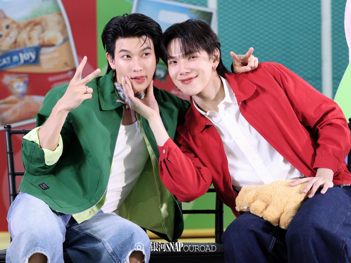 Galaxy_OuRoad's tweet photo. Pinching his soft little kitten cheeks😸🤏🏼🐶

CATDOGnjoy X DaouOffroad 

#CATDOGnjoyTheEnjoyDate #CATDOGnjoyXDaouOffroad #DAOUOFFROAD #ต้าห์อู๋ออฟโรด 
#DAOU #ต้าห์อู๋ #OFFROAD #ออฟโรด https://t.co/csYRADKhbj