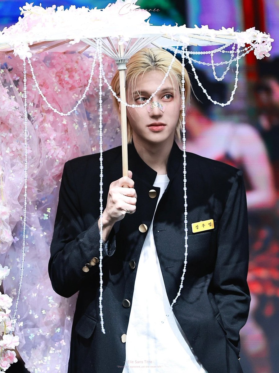 wcclescme's tweet photo. Romance anime protagonist finds himself in the real world brought into it by a witch that looks eerily similar to himself. Said witch tired of being disappointed by other men, aware his creation would be the best at taking care of the boyfriend role. https://t.co/b7a9RhsRdc