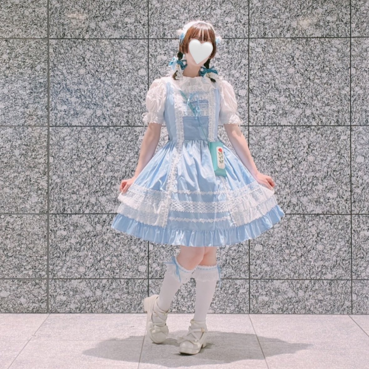 HSnTw_Poe's tweet photo. サックス着るの15年ぶりとかでめちゃ緊張したけど結構可愛く着こなせてる？！小物も寒色にしたよ❄️ https://t.co/xxZwQYRBHj