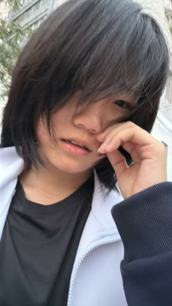 TianYuvia's tweet photo. Swipe right to check out my after-school mood. https://t.co/ua8Dt1Ew94