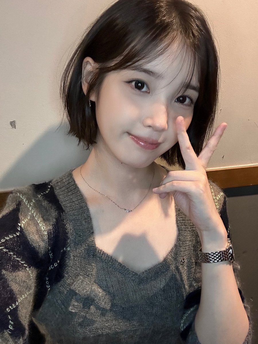 wlrmaeun's tweet photo. 단발 진심 최고다🥹 https://t.co/iQMGEmIszi