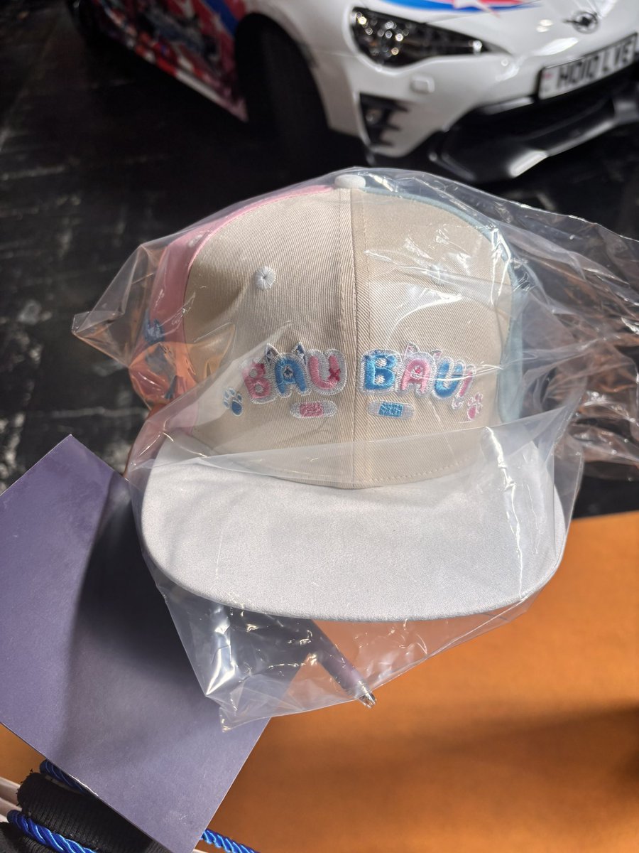 OnlyK_isaak's tweet photo. #vexpo2026 I found this!! If you lost it, let me know exactly where and send me a photo (we can arrange a meeting point!!) Otherwise, I’m not sure if the artist has a booth here, but I can bring it back to them!! https://t.co/WwbxVPUgFy