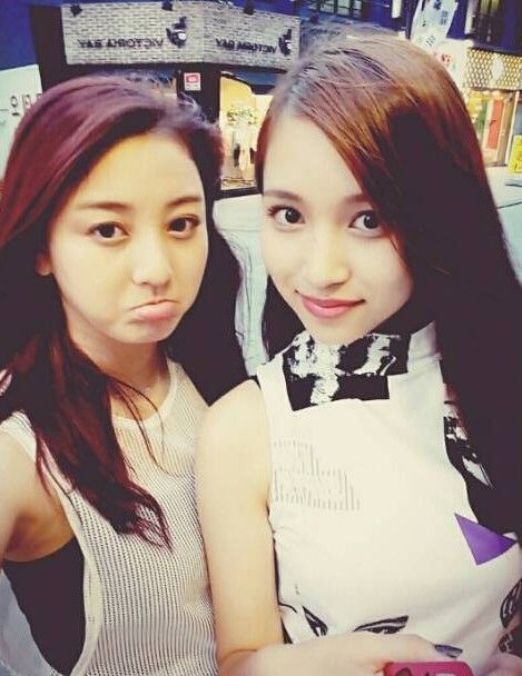 W1TCHCHlCK128's tweet photo. i was binging old twice content and Mina and Jihyo seemed Really close back then, i still believe they are but in their rookie days they lowk seemed clingy sometimes and it was so cute. idk y Mihyo isnt a popular twice duo, theyre such polar opposites yet they love eachother sm https://t.co/DT24wg8j7x