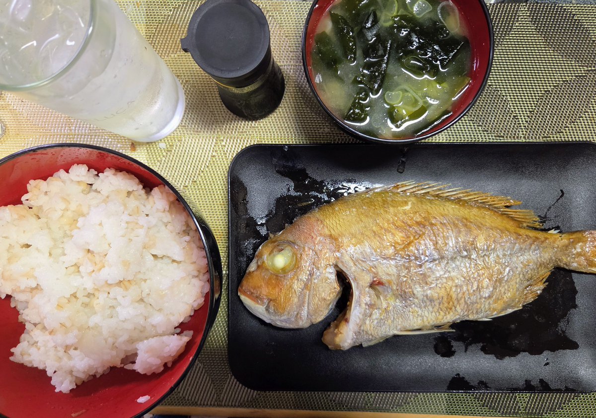 viore0512's tweet photo. 鯛焼いた https://t.co/5YxjsAoIHd