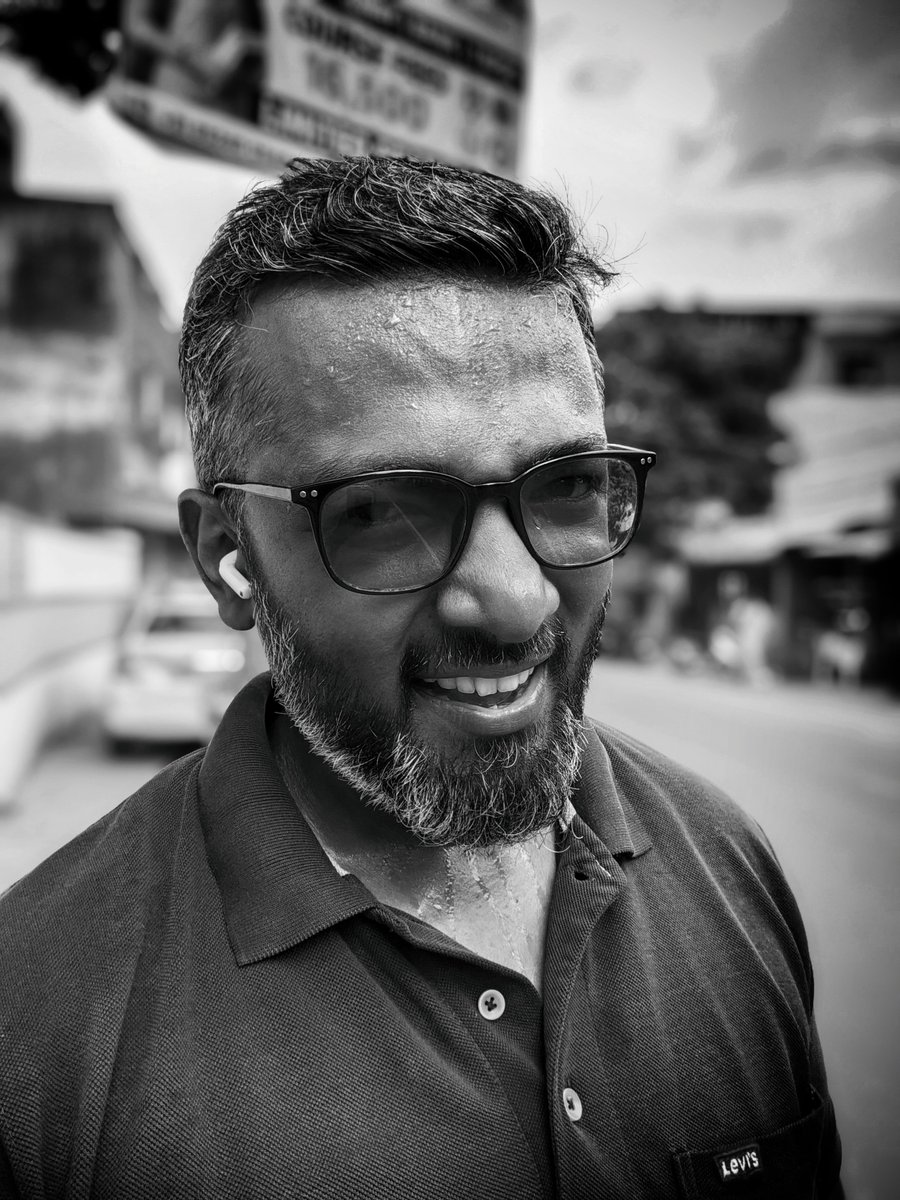 Siva_Bharani's tweet photo. Namma @kriskuthu
Krishna image Shot on 5x Portrait mode
#NoEdit #Pixel11Pro
Mine selfie π€³
1 & 3 original
2 & 4 monochrome filter https://t.co/oEocVRJPo1