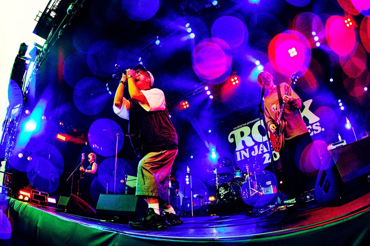BLUEN_official's tweet photo. 【ロッキン終了！】

ROCK IN JAPAN 2026
@ 蘇我スポーツ公園

雨の中見てくださった皆さん、ありがとうございました！💙☂️
あたたかくしてかえってねー！😌

ワンマンツアーもまってます！🚩
https://t.co/Pie6c1sK4m

📸 @hamanokazushi 

#ロッキン https://t.co/sVxs2J5JpQ