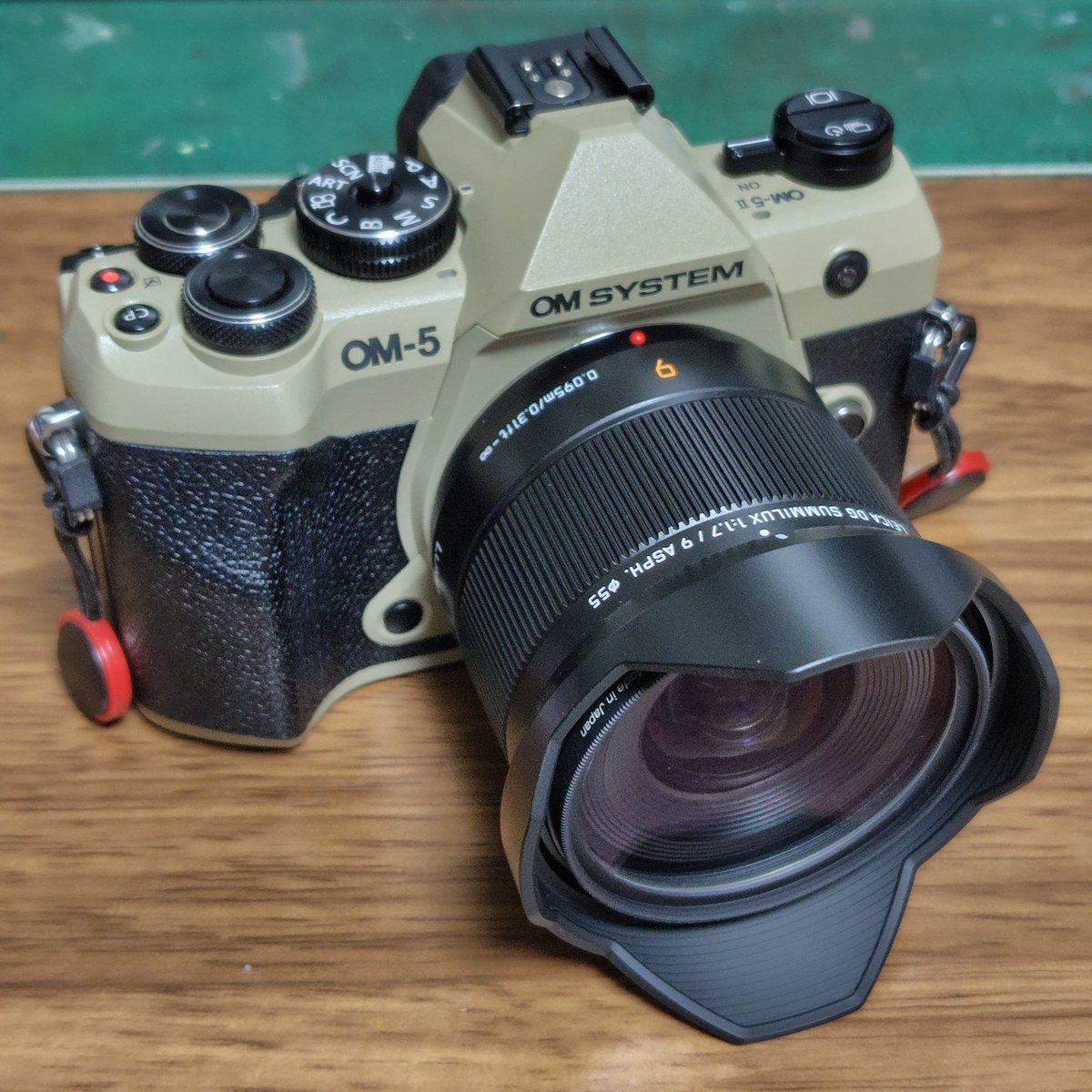 watawata35's tweet photo. SUMMILUX 軽ーい https://t.co/6NUvC65AGk