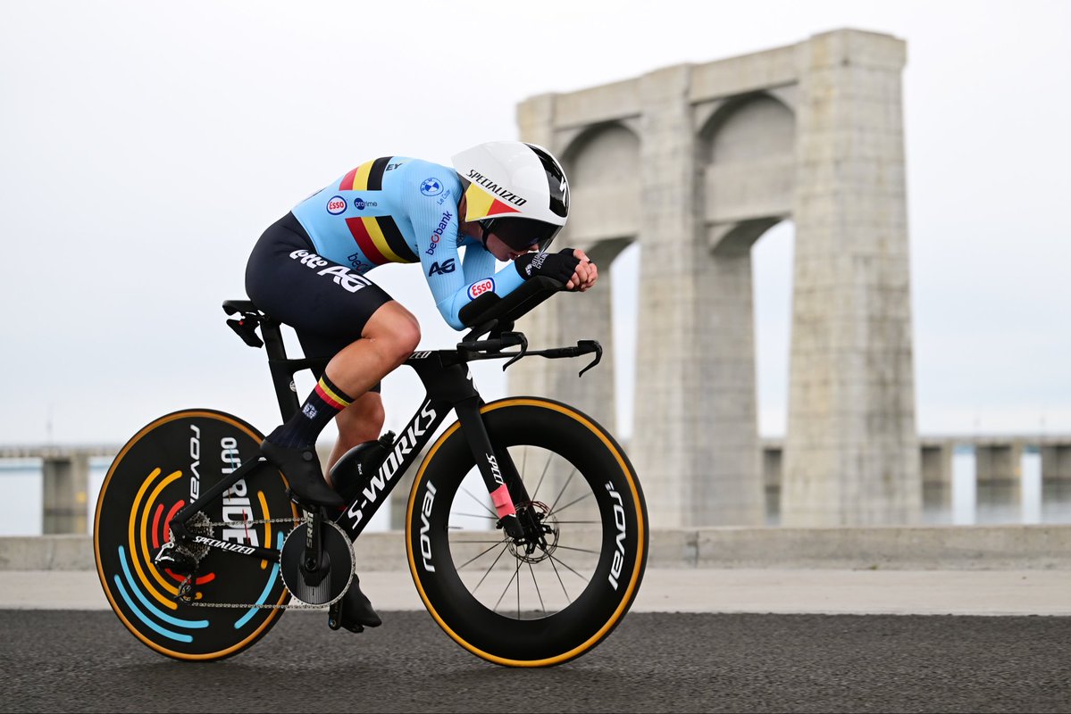 teamsdworx's tweet photo. Lotte Kopecky rode a strong individual time trial on the World Championships in Montréal, and finished with the 6th best time. Congrats Lotte with this strong effort. 💪

Congratulations to Marlen Reusser for her back-to-back World Title. 

📸 @gettysport https://t.co/awjsfYIMk2