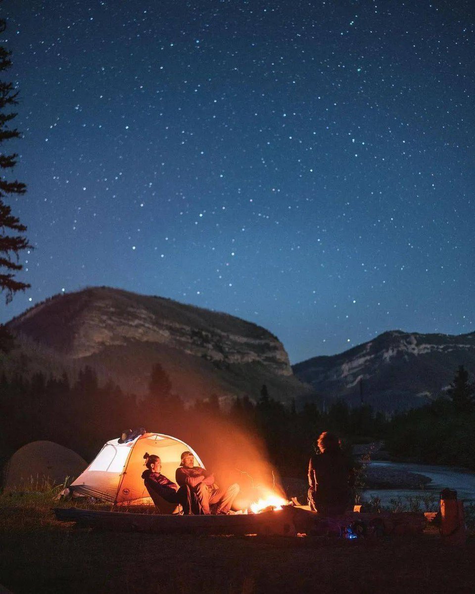DestinyVerkvs1's tweet photo. Acampar bajo las estrellas, con el sonido del viento y el aroma de la hierba fresca  Nada mejor que escapar de la rutina y disfrutar de pequeos momentos felices al aire libre. https://t.co/NKGwi0QX7r