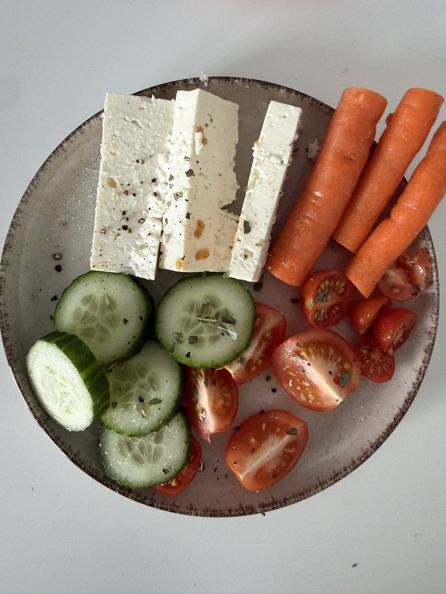 lbsbye's tweet photo. dinner: 192kcal
done for today 1068/1500 https://t.co/fcLW9JxUza