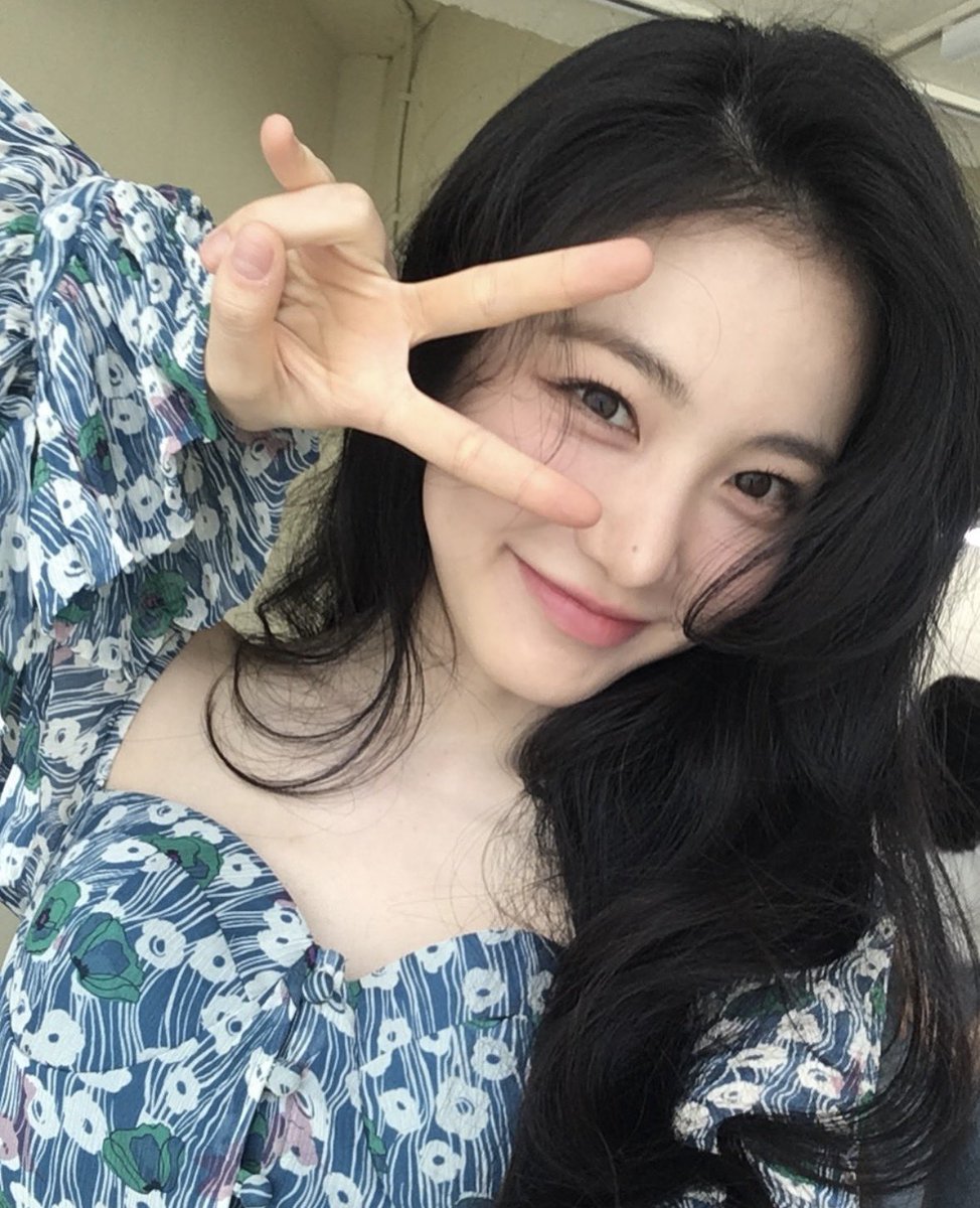 lilyofthejardin's tweet photo. Newizzy yang format bionya sudah benar, bisa retweet tweet ini, yah. Maaf dari saya nggak bisa lihat semua followers soalnya.

Anyway, salam kenal, saya Beverly-Hills Whitmore! Bisa dipanggil Bevy, for short. https://t.co/tdDrmWQnAD