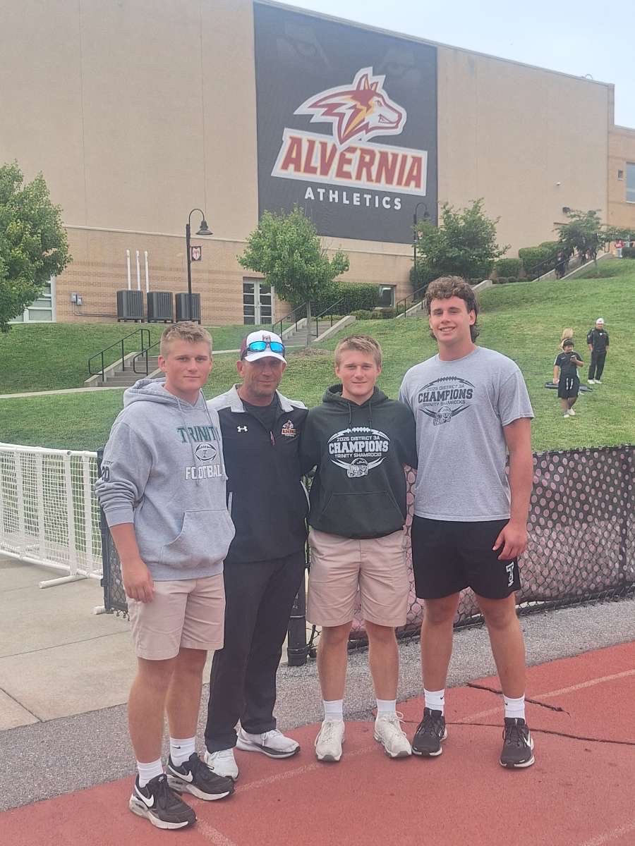 sam_swepp9's tweet photo. I had a great time this Saturday at Alvernia with my teammates and Coach! It was nice to be back and see Alvernia come out with the win over Kings College!
-
@Trinity_HSFB @Pa_Preps @CoachDev12 @dunlap5252787 @CoachTufaro @CoachJWaters_ @CoachLouSepe @CoachODonnell_ @CoachLampAU https://t.co/ONJJIvzhsD