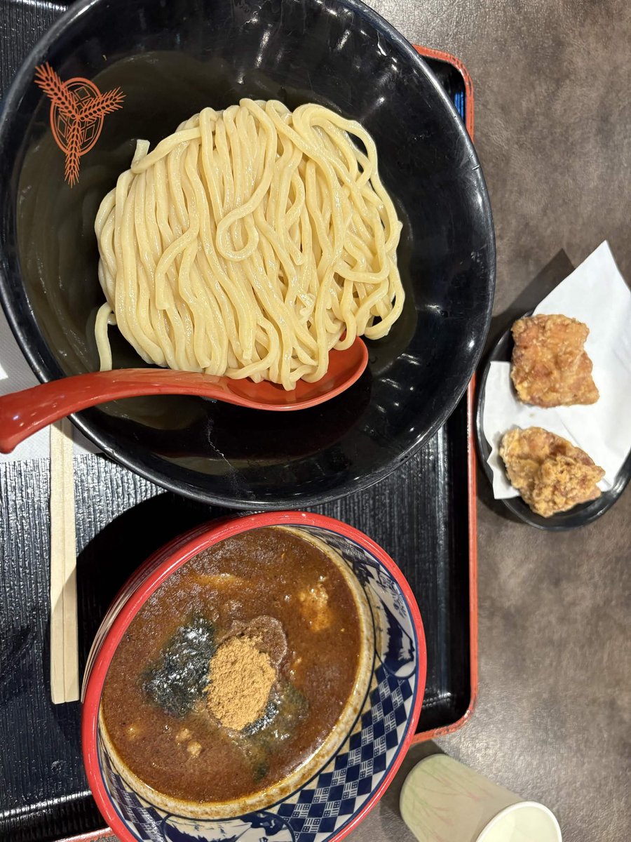 a4kum's tweet photo. つけ麺食べた。唐揚げ2個は三女の。一つ分けてもらえるかと思ったけど分けて貰えなかった(;´༎ຶД༎ຶ`) https://t.co/295EboKo0p