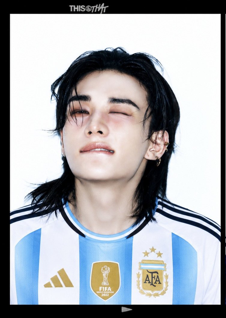pauligaldeano's tweet photo. chk chk                      //.                    boom

No puedo creer 5/8 mis freebies en la vida real, hyunjin sos el amor de mi vida!! https://t.co/nBhoweQ5y5
