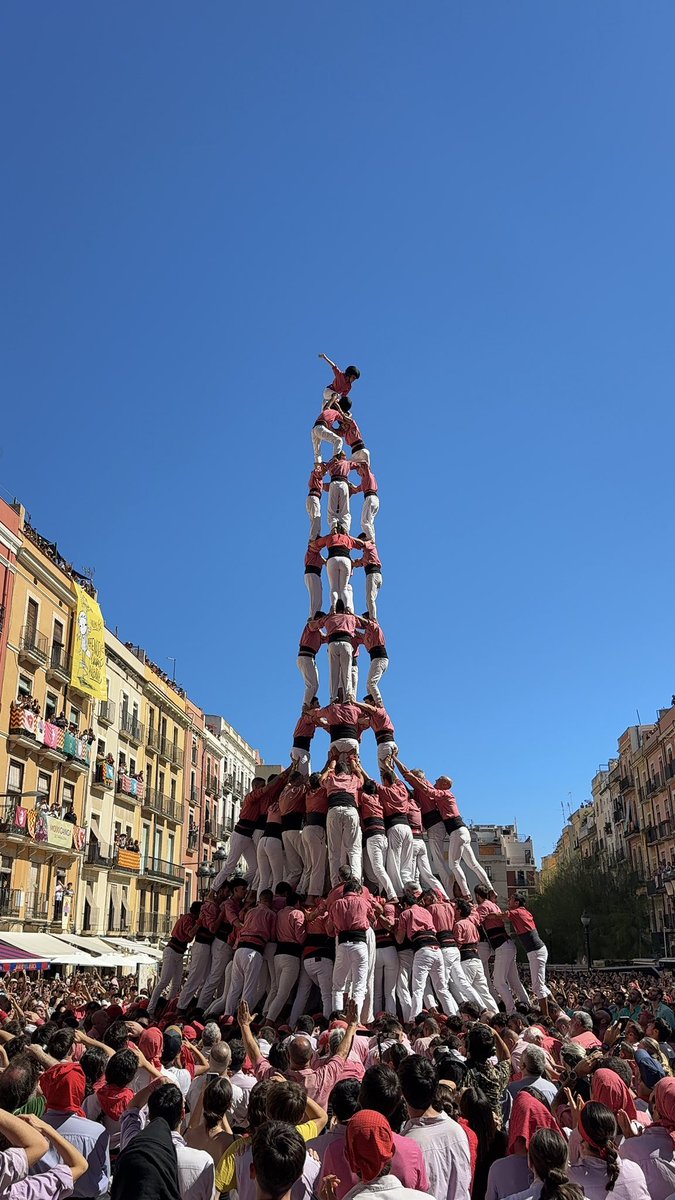 fermiin_JR's tweet photo. Amb aquesta pinya a la fi del món!
9 peus i fins al final!
Avui no ha pogut ser, però no ens martiritzem d’aquí a uns dies ho veurem tot una mica millor. No és el resultat q volíem, però... A seguir! Queden 14dies.
Todo se andará!
#lamillorpinyadelmón
#castells #castellers https://t.co/F4XCRYks2b