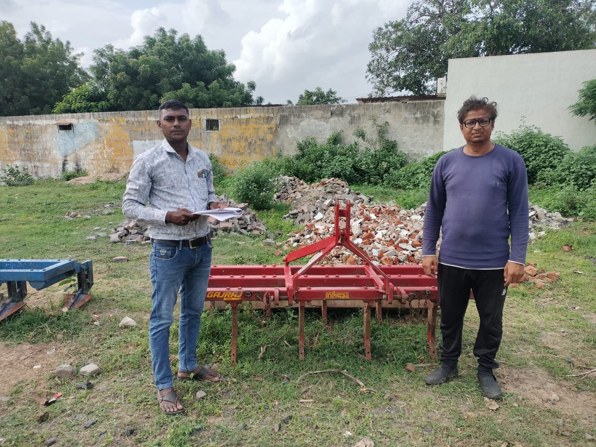 DalsukhM44177's tweet photo. ऑनलाइन प्रक्रिया और field verification दोनों साथ चलने के कारण ग्रामसेवकों की जिम्मेदारियां विविध हैं। ऐसे कार्यभार के लिए पर्याप्त मानवबल की व्यवस्था करना आवश्यक है।
#GramsevakNyayladat #OnlineWorkBoycott @jitu_vaghani @VTVGujarati
@gspalitana https://t.co/vsfdtqhHUI