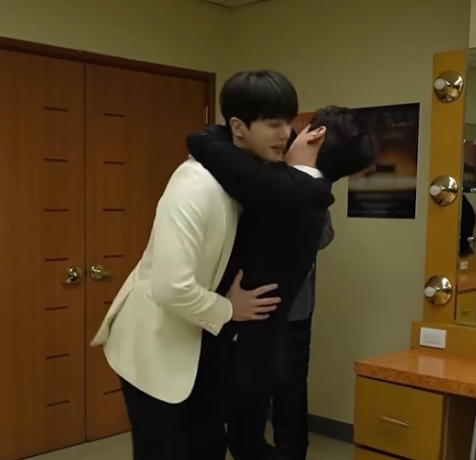 xx_sjsj's tweet photo. 내가 봤을때 얘네 안 헤어졋음 계속 이러고 살았어 https://t.co/NCkfBR6q0j