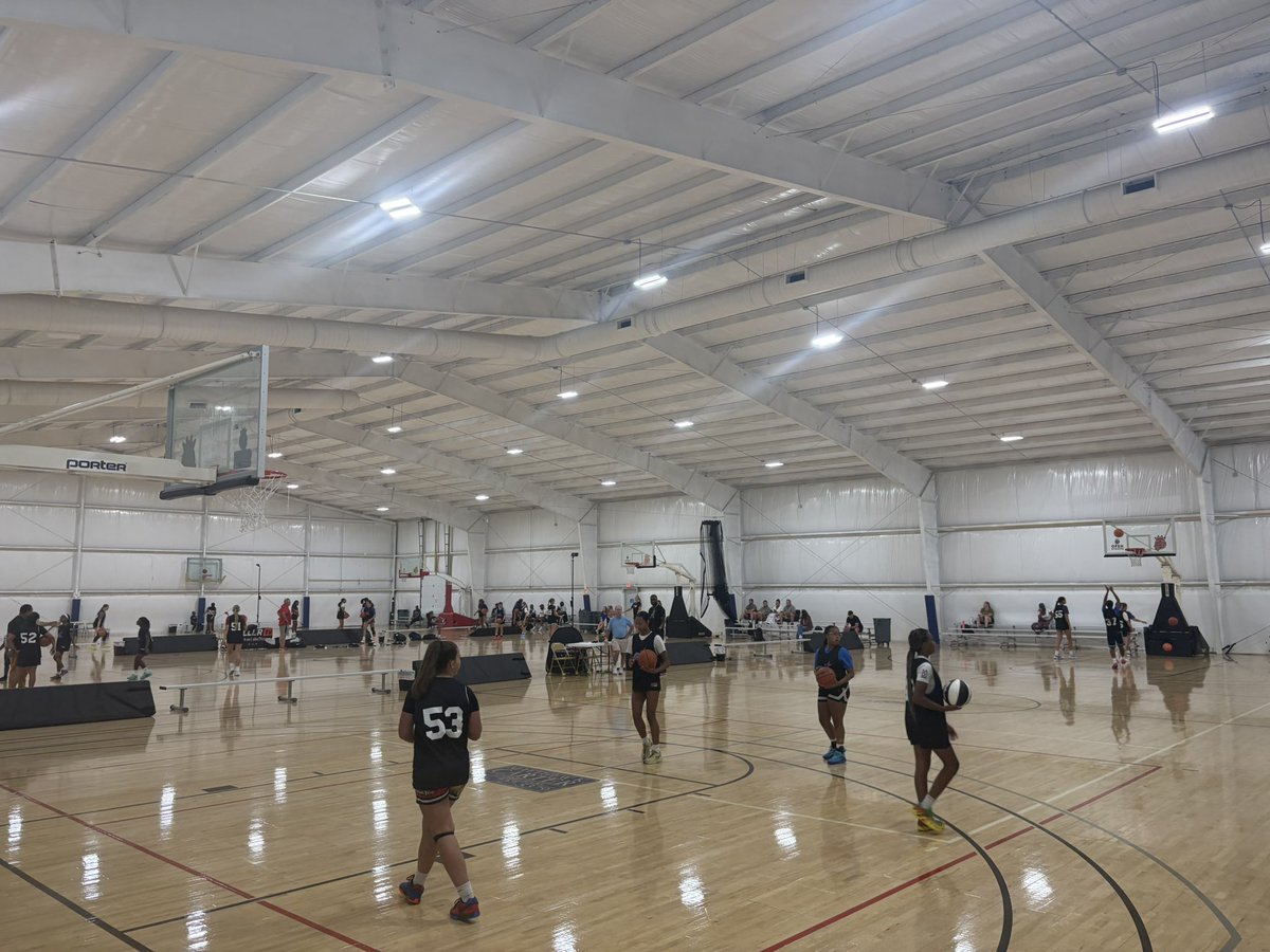 risingbluestar1's tweet photo. Packed house in Alabama, one of our favorite camps of the fall! 

Let’s go to work 💪

@BlueStarMedia1 @BlueStar30s https://t.co/yRgRU78sD4