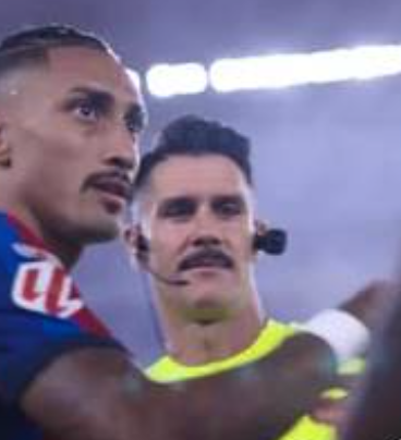 ShuffleFC's tweet photo. 🚨🚨| CRAZY: The referee that FAILED to see Lee Kang-in's horrendous foul on Valverde while having a CLEAR view of it was the SAME referee that noticed Raphinha's 'nice mustache'. 😳 https://t.co/nBq9BYecbO