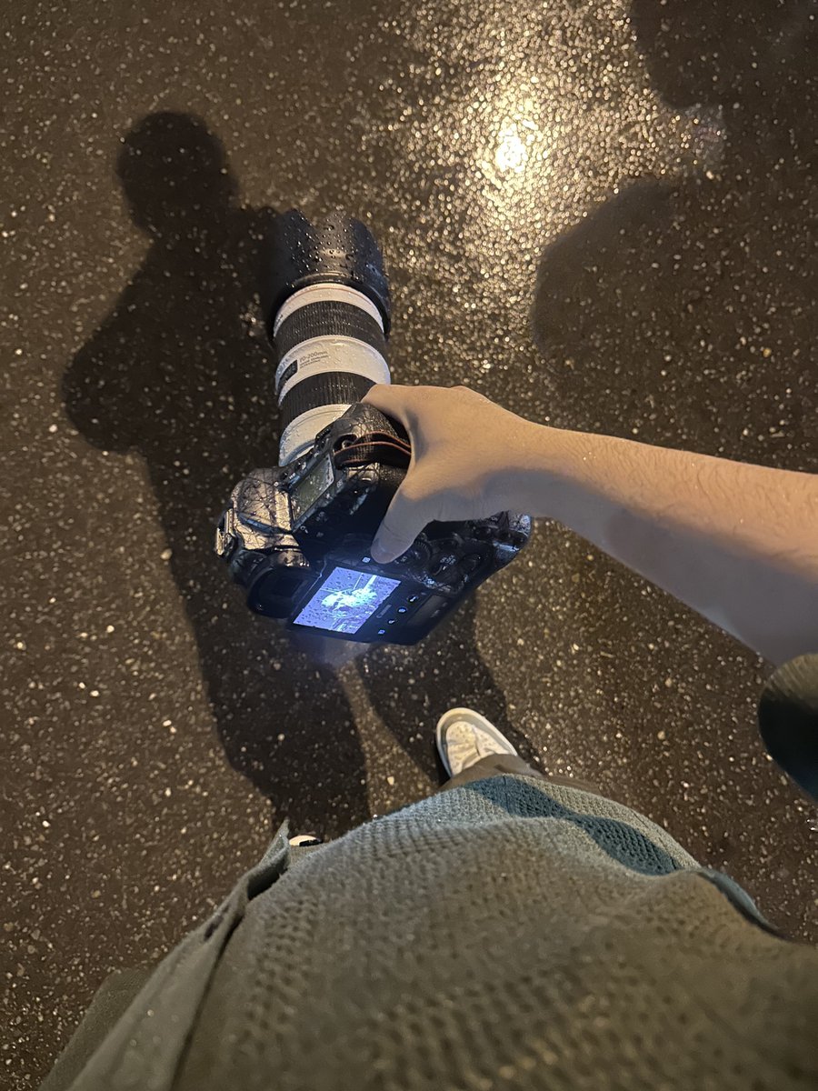 spank_bang_sp's tweet photo. お前フラッグシップだろ！雨なんかで壊れてんじゃねーよ！(虐待) https://t.co/kblx1INHFJ