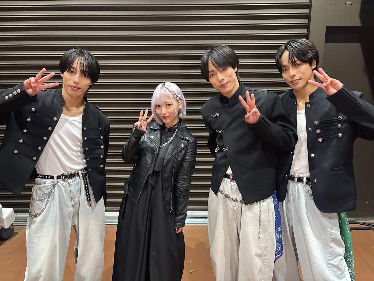 xoxleoxox's tweet photo. 『ONE GYMNASTICS LIVE 2026』@ カクヒログループスーパーアリーナ　

佐藤三兄弟のお三方と…📷
ずっと爽やかな風が、、吹いていました、、、
鮮やかなまでに息の揃ったパフォーマンス、素敵でした…！

ありがとうございました…💐

@ONEalljapan
#OGL2026 #男子新体操 https://t.co/ZefewszaZW