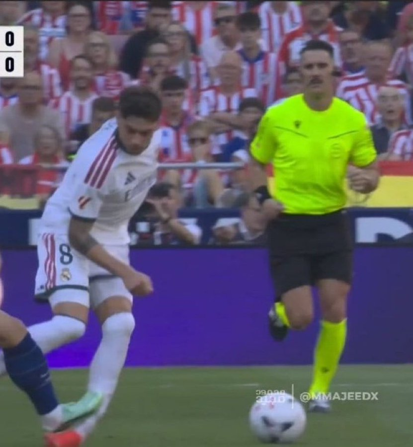 ShuffleFC's tweet photo. 🚨🚨| CRAZY: The referee that FAILED to see Lee Kang-in's horrendous foul on Valverde while having a CLEAR view of it was the SAME referee that noticed Raphinha's 'nice mustache'. 😳 https://t.co/nBq9BYecbO