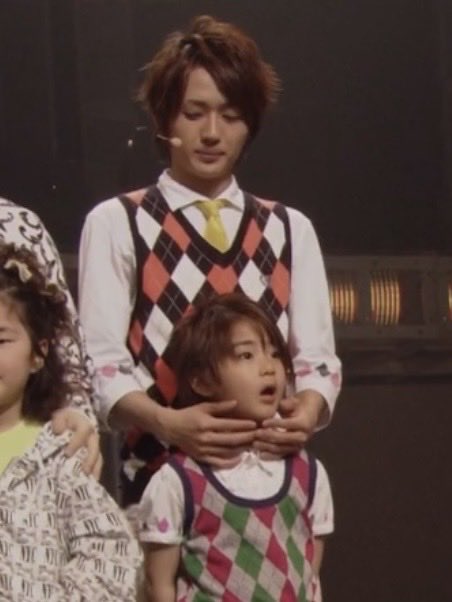 nymz_rk's tweet photo. 2009年、キャリケースからちびっこAAAとして飛び出してきて、西島さんにほっぺたをﾑﾆﾑﾆされ抱っこされてた雨宮翔くん。
2026年、Nissyの単独イベントでGENIC(雨宮翔)として同じステージに。
あまりにもエモい。

#NBE2026 #Nissy #雨宮翔 https://t.co/cWOfm9hGPB