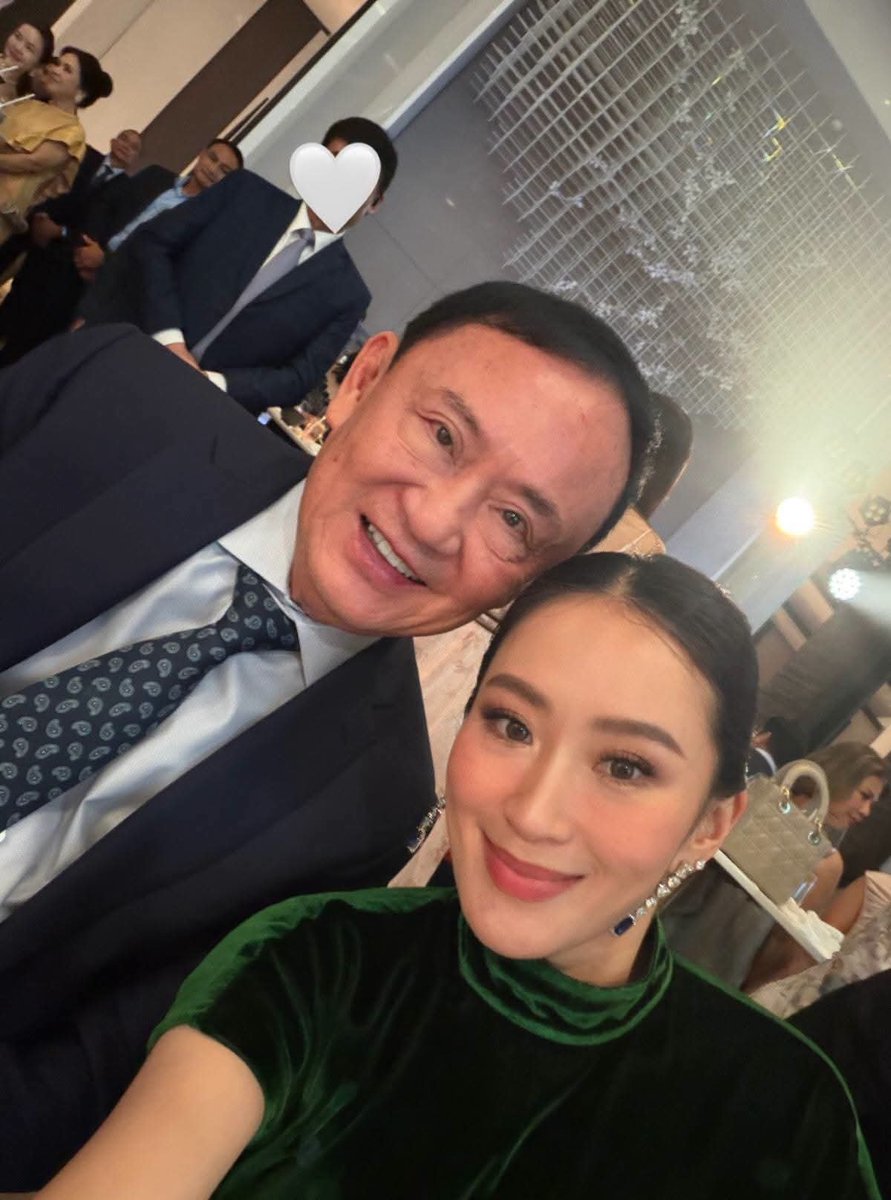A_angpao32's tweet photo. ออกงานพร้อมล���ก พร้อมหลาน
#ทักษิณ #ทักษิณชินวัตร https://t.co/Y8gD1vVSX3