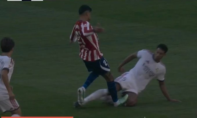 MadridSports_'s tweet photo. El Atleti debería jugar con 9 la segunda mitad.

No hay más resumen que ese. https://t.co/1UI61D9gJp